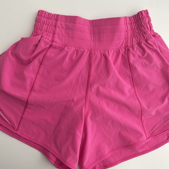 lululemon 4” hotty hots size 2, sonic pink, slightly used - Picture 3 of 4
